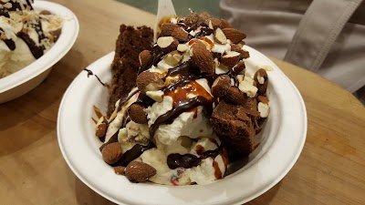 Bi-Rite Creamery: salted caramel, and a queue the neighbours are tired of